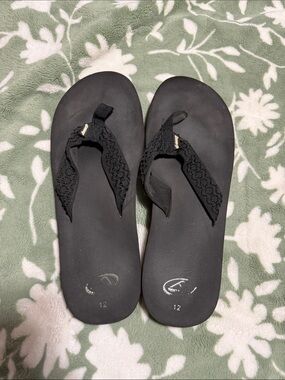 Reef Men’s Black Crochet-Style Strap Flip Flops